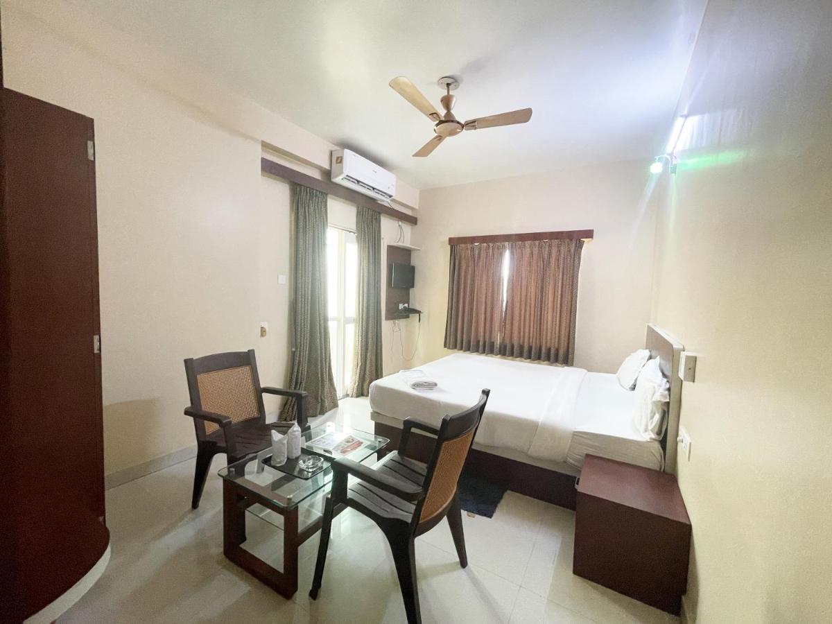 Hotel Golden Wave Puri Exterior foto
