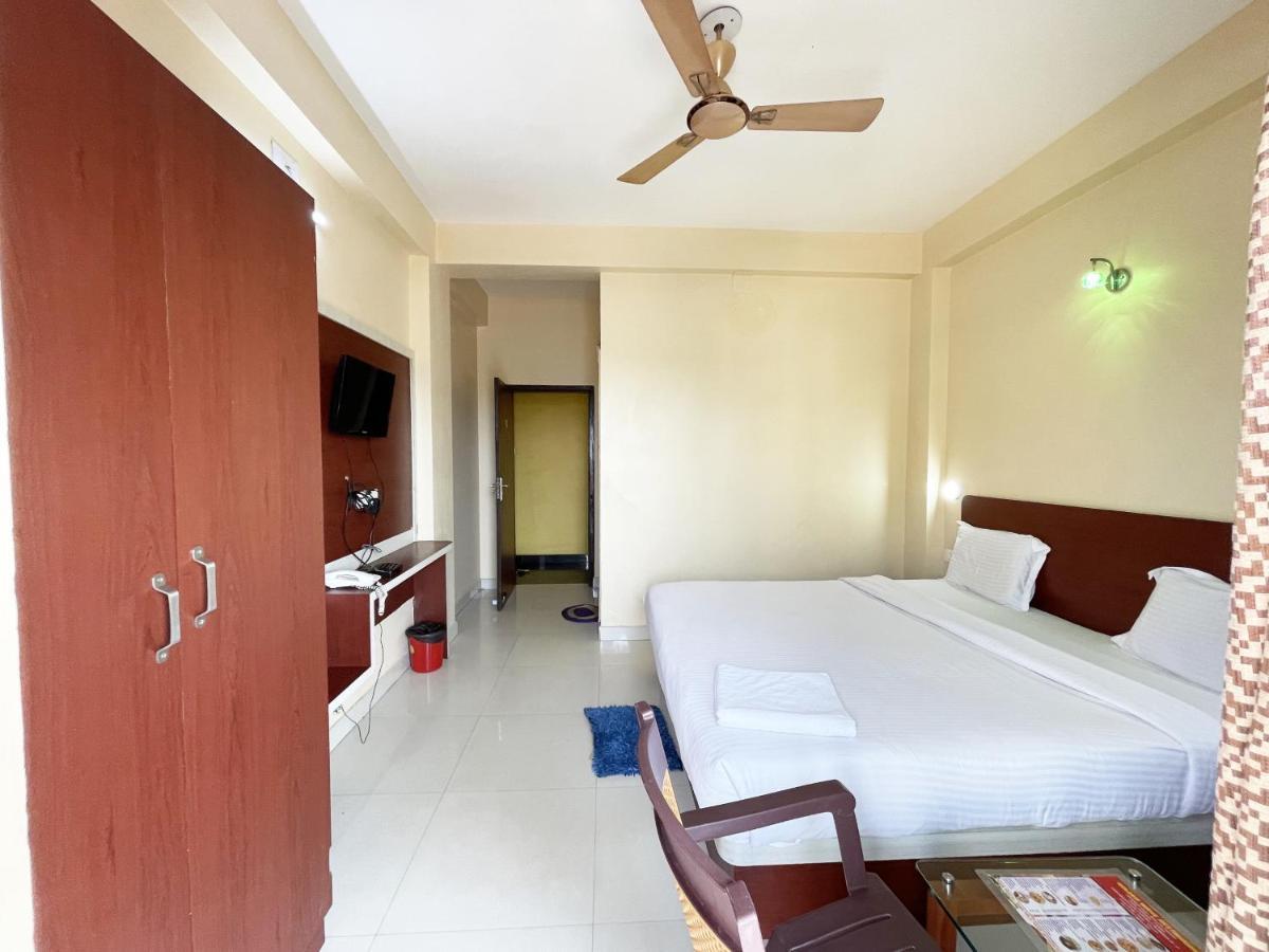 Hotel Golden Wave Puri Exterior foto