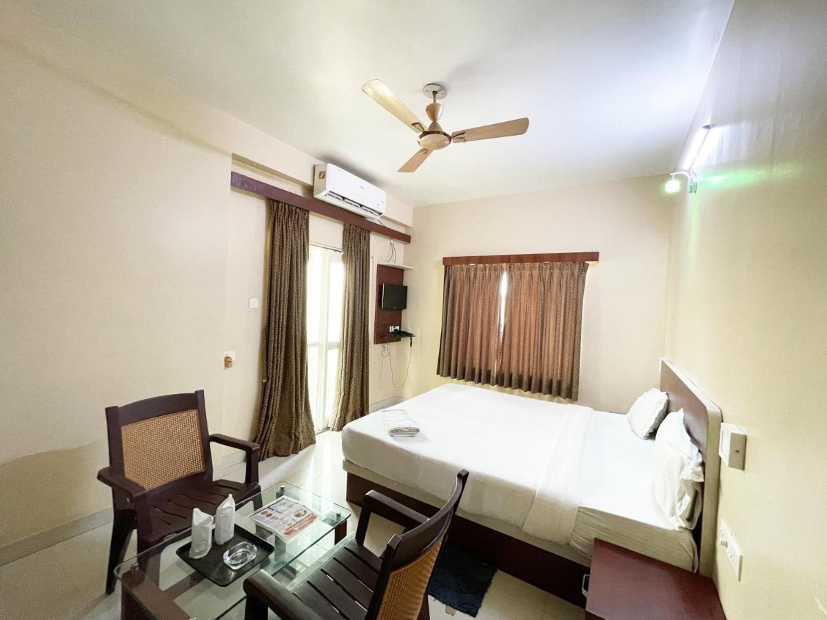 Hotel Golden Wave Puri Exterior foto