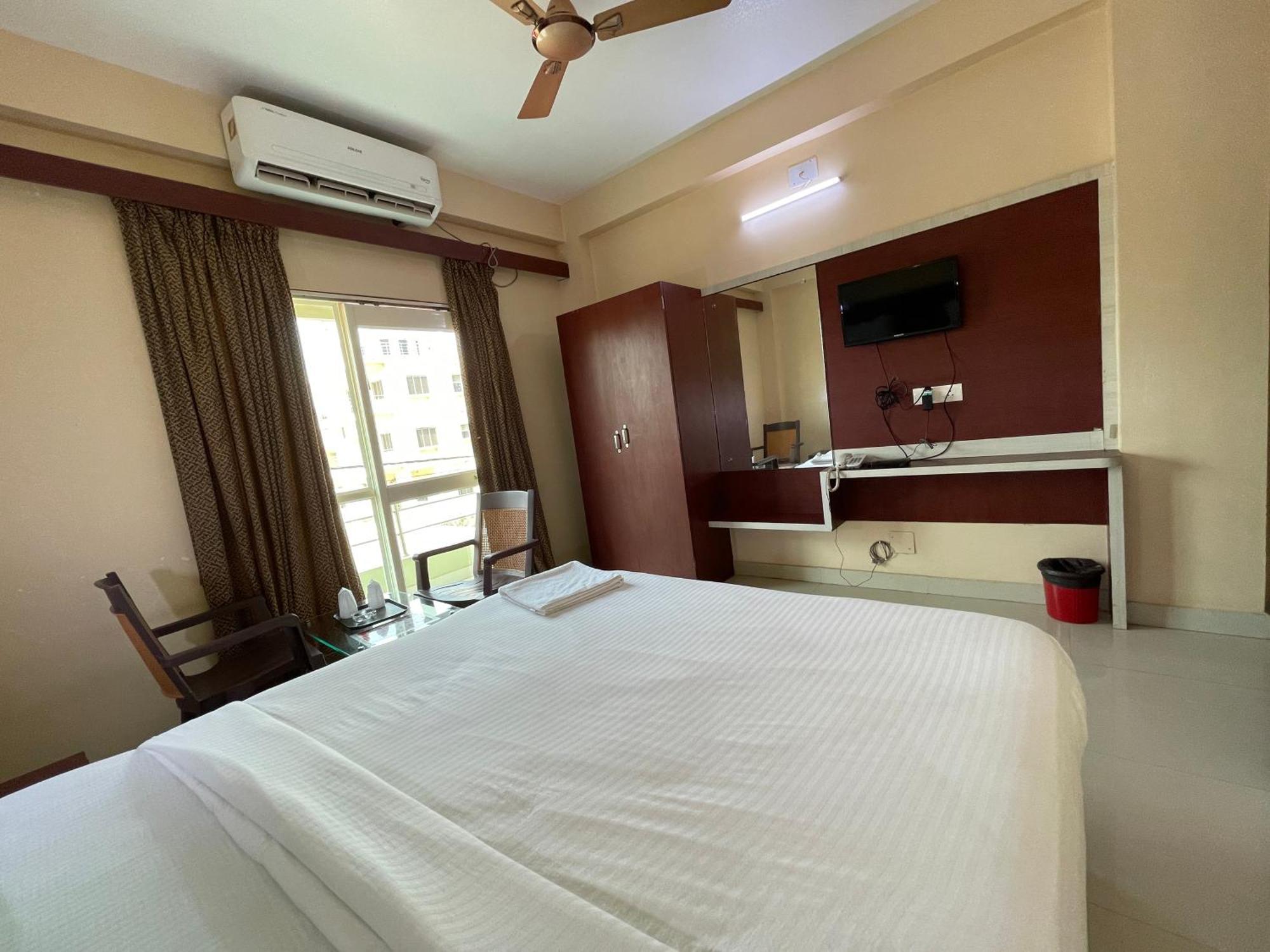Hotel Golden Wave Puri Exterior foto