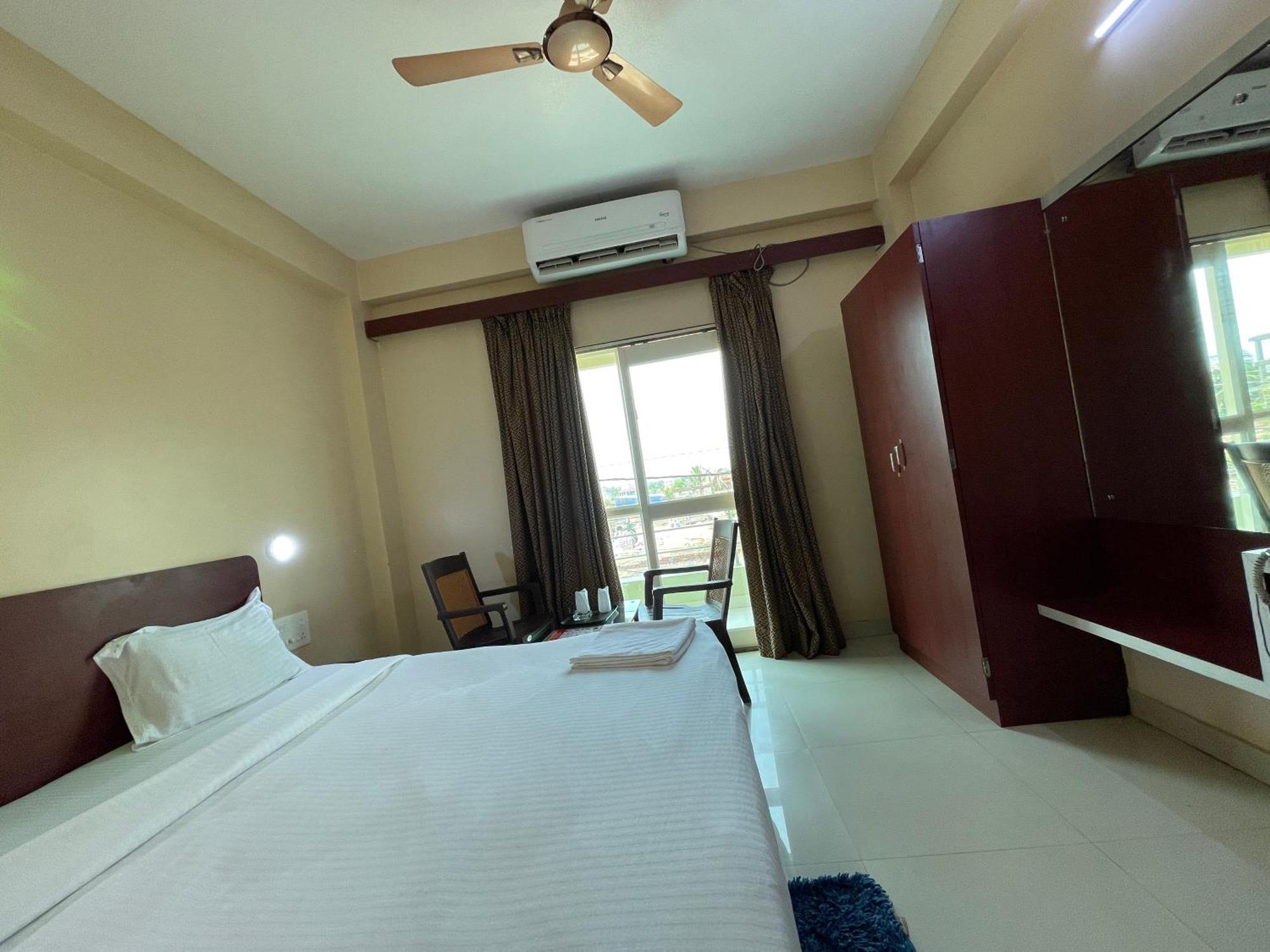 Hotel Golden Wave Puri Exterior foto