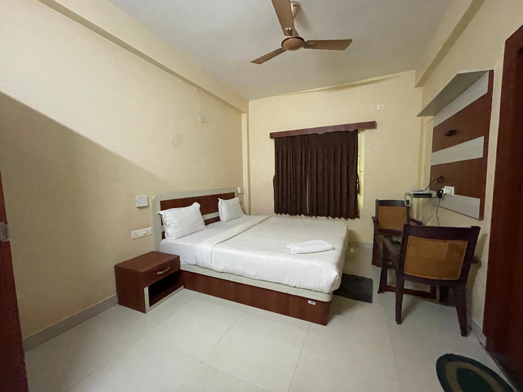 Hotel Golden Wave Puri Exterior foto