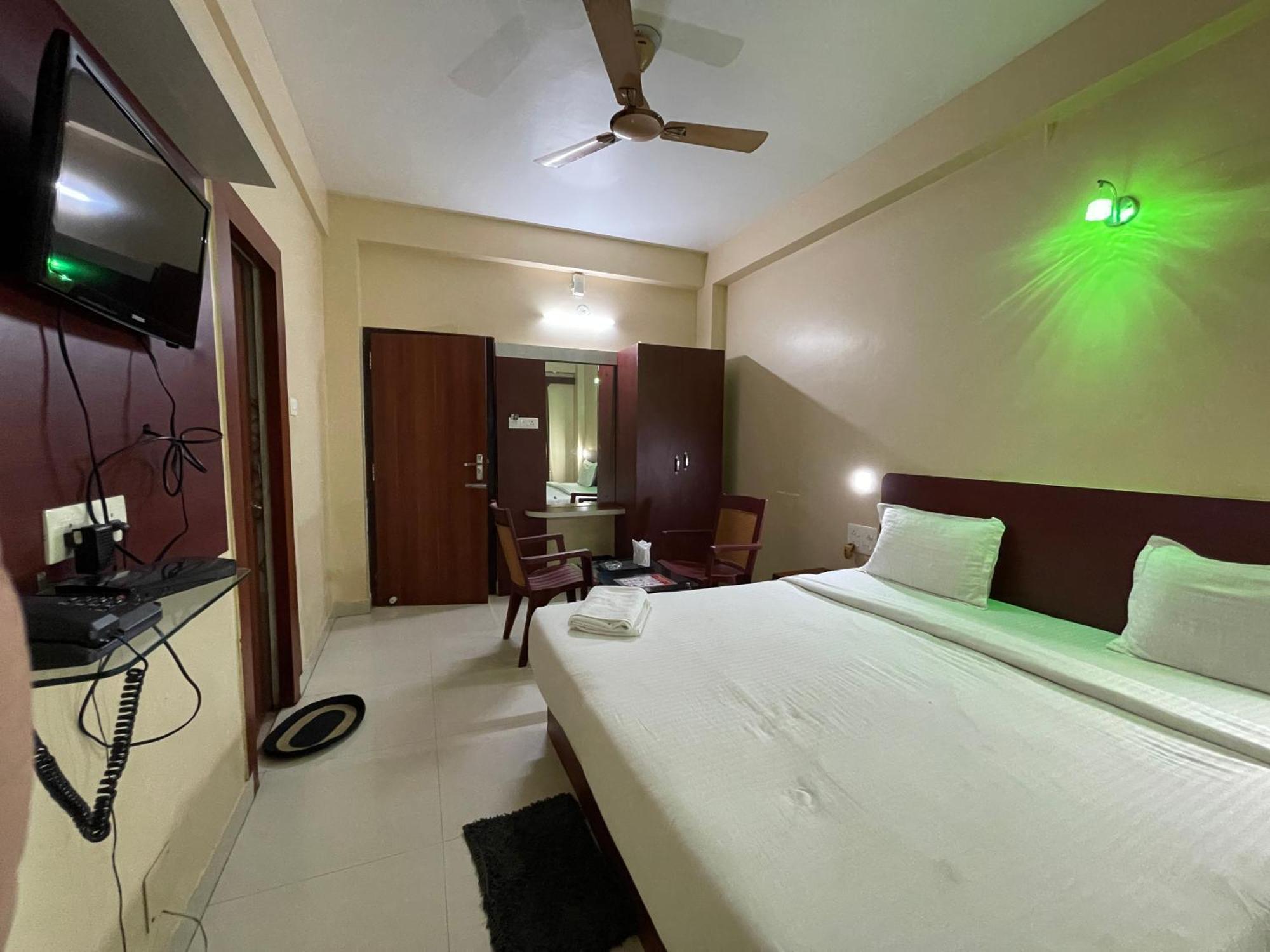 Hotel Golden Wave Puri Exterior foto